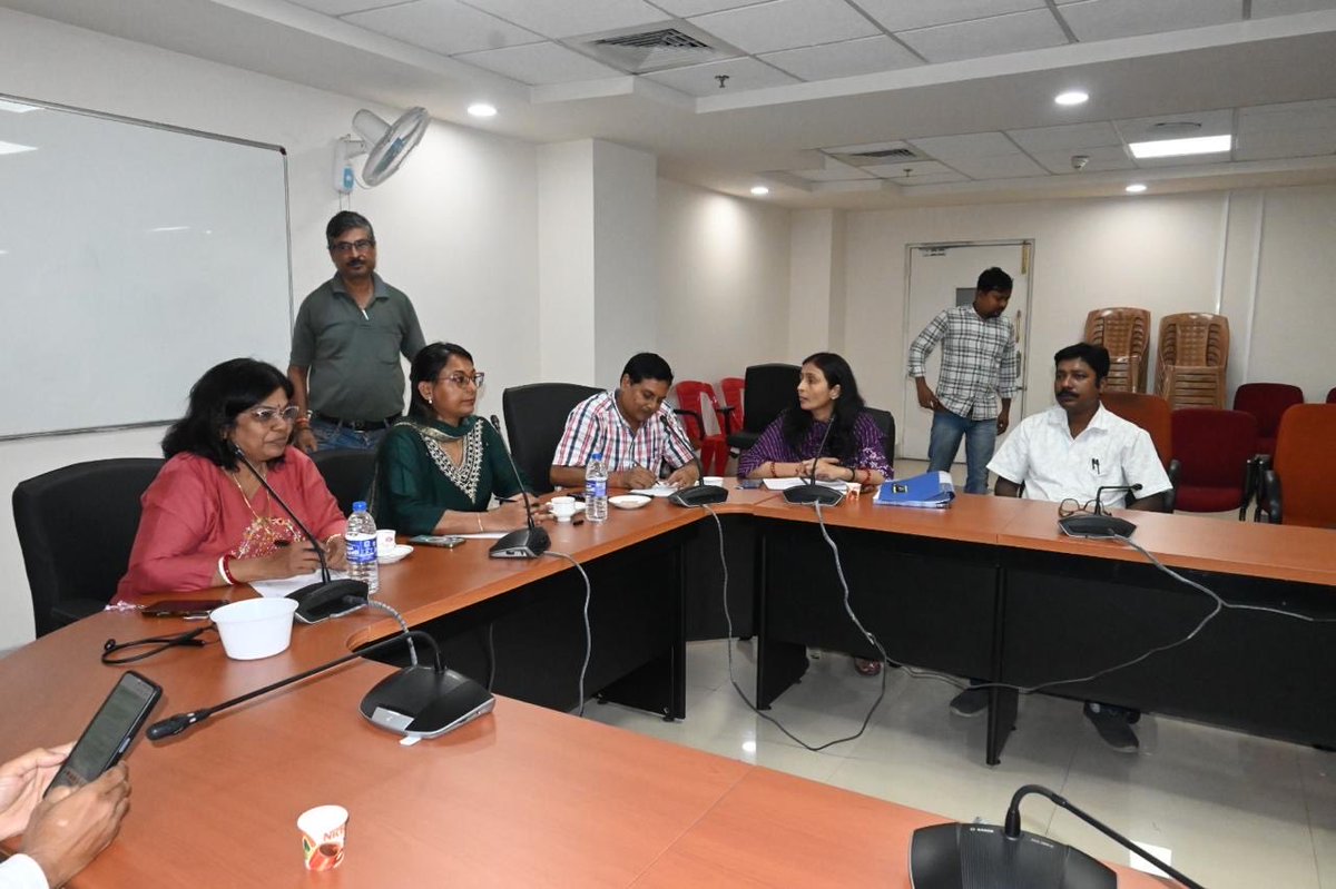 ansigoi's tweet photo. 17.09.2026
सर्वेक्षण के मुख्यालय में दिनांक 17.09.2026 को हिंदी एवं हिंदीत्तर भाषी वर्ग के अधिकारियों एवं कर्मचारियों के लिए सामान्य हिन्दी ज्ञान प्रतियोगिता एवं तात्कालिक भाषण प्रतियोगिता का आयोजन किया गया I #HindiPakhwada @MinOfCultureGoI @PIBCulture @BVSharma_AnSI https://t.co/VkK2qhgmzT