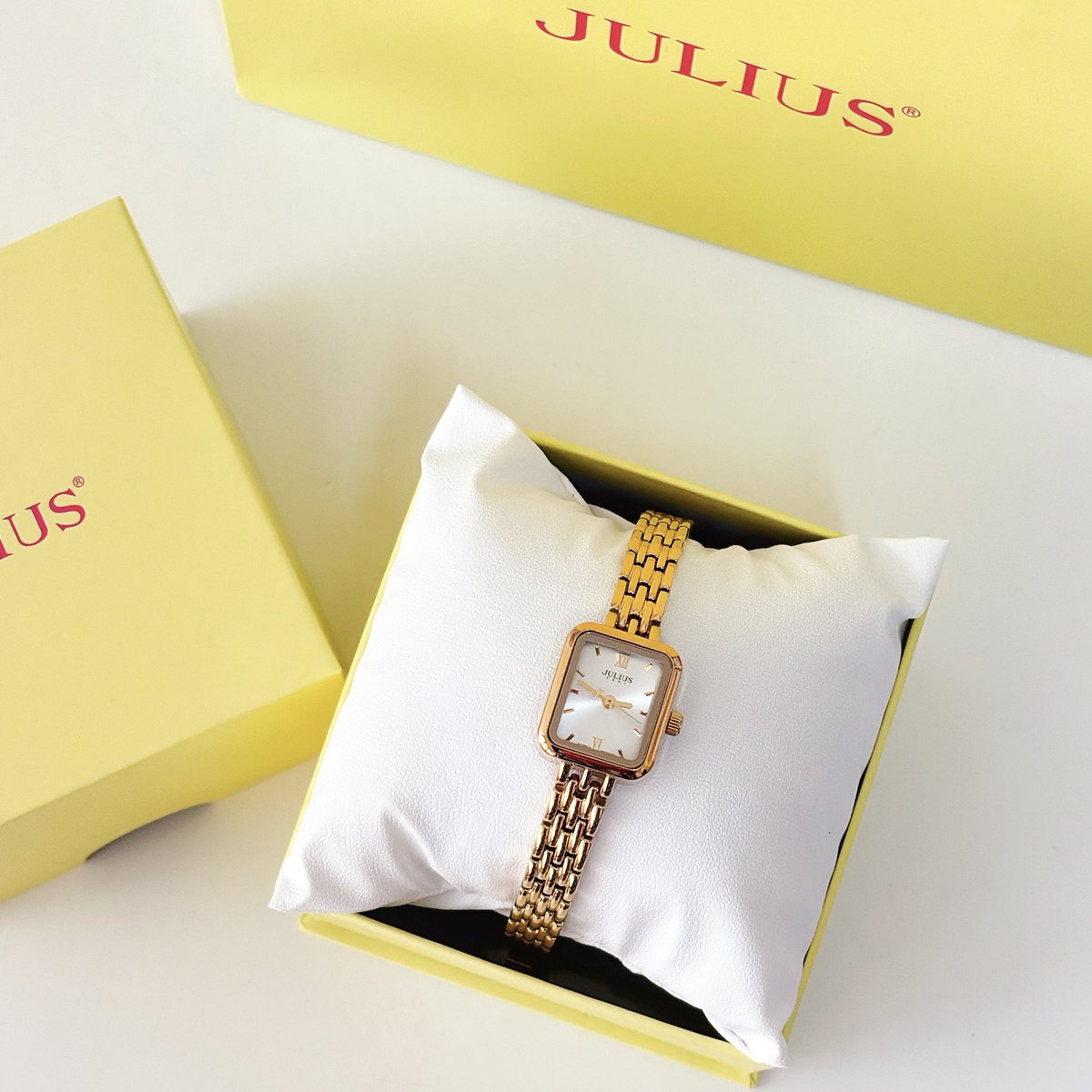 rrayjtm's tweet photo. นาฬิกา Julius เรือนนี้คือสวยเกินราคาไปมาก ✨🫶

ดีไซน์คลาสสิกแต่ยังดูทันสมัย ใส่แล้วรู้สึกว่าแต่งตัวดูดีขึ้นแบบง่าย ๆ เลย

พิกัด 📌 https://t.co/N314mkNDZ7

#julius #นาฬิกา #นาฬิกาผู้หญิง #ป้ายยา https://t.co/TJkmkH1pUQ