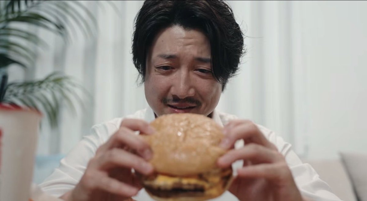 RikuSaito3's tweet photo. ドラマ【張り込みグルメ刑事・張本】
ハンバーガー編

YouTubeで配信中。

「飯を妥協する奴に、事件は解決出来ない。」

https://t.co/QfYfUYFSKw https://t.co/7pE5rs8Q7N