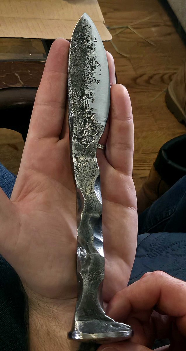 Swolikus's tweet photo. Realized I never posted any of my blacksmithing stuff on twitter, here's some of the knives I made. We'll be making some Damascus here in a few weeks! https://t.co/0U43I50Q3y