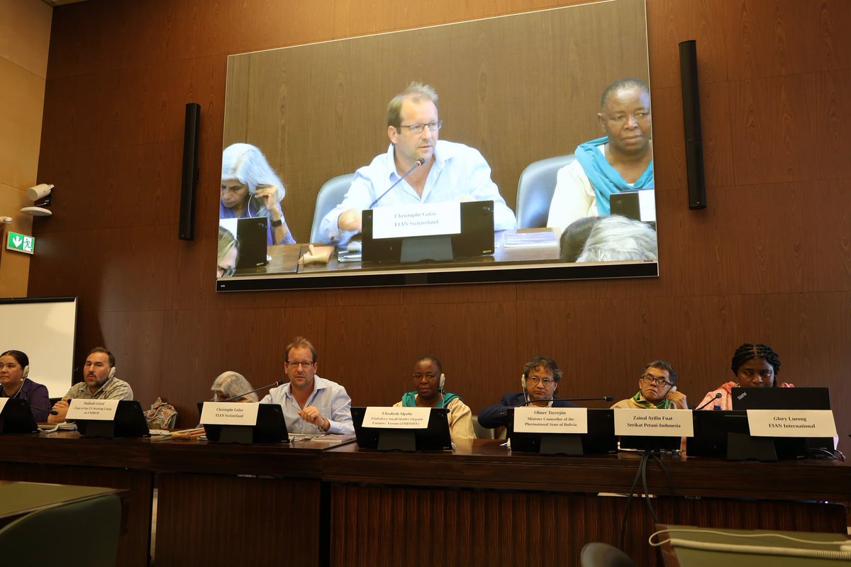 via_campesinaSP's tweet photo. @CETIM_CETIM @FIANista @DefendingUNDROP @LVCSEAf @CLOC_LVC @spipetani @ECVC1 @pressenza @InfoNodal @MNCI_ST @SLG_labregxs @IPCSovereignty @CSM4CFS @Vertov14 @savignygenevi #LaViaCampesina #UNDROP 🌽🫘✊🏾🌾🌱 | Hoy, durante el evento paralelo «Nuestras semillas, nuestros derechos, nuestro futuro: resistiendo a la criminalización de las semillas campesinas», celebrado en la Sala XI del Palacio de las Naciones en #Ginebra. @ https://t.co/b59kvnWDUX