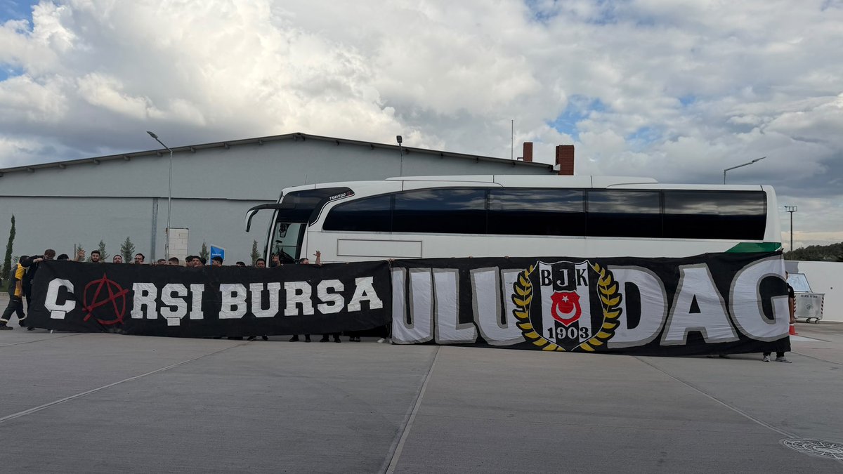 carsi_bursa's tweet photo. SENİN İÇİN KARAKARTAL 

Beşiktaş’ımızın Avrupa liginde Marsilya ile oynayacağı mücadele için yollardayız. #ÇB https://t.co/H4agDUFRFP