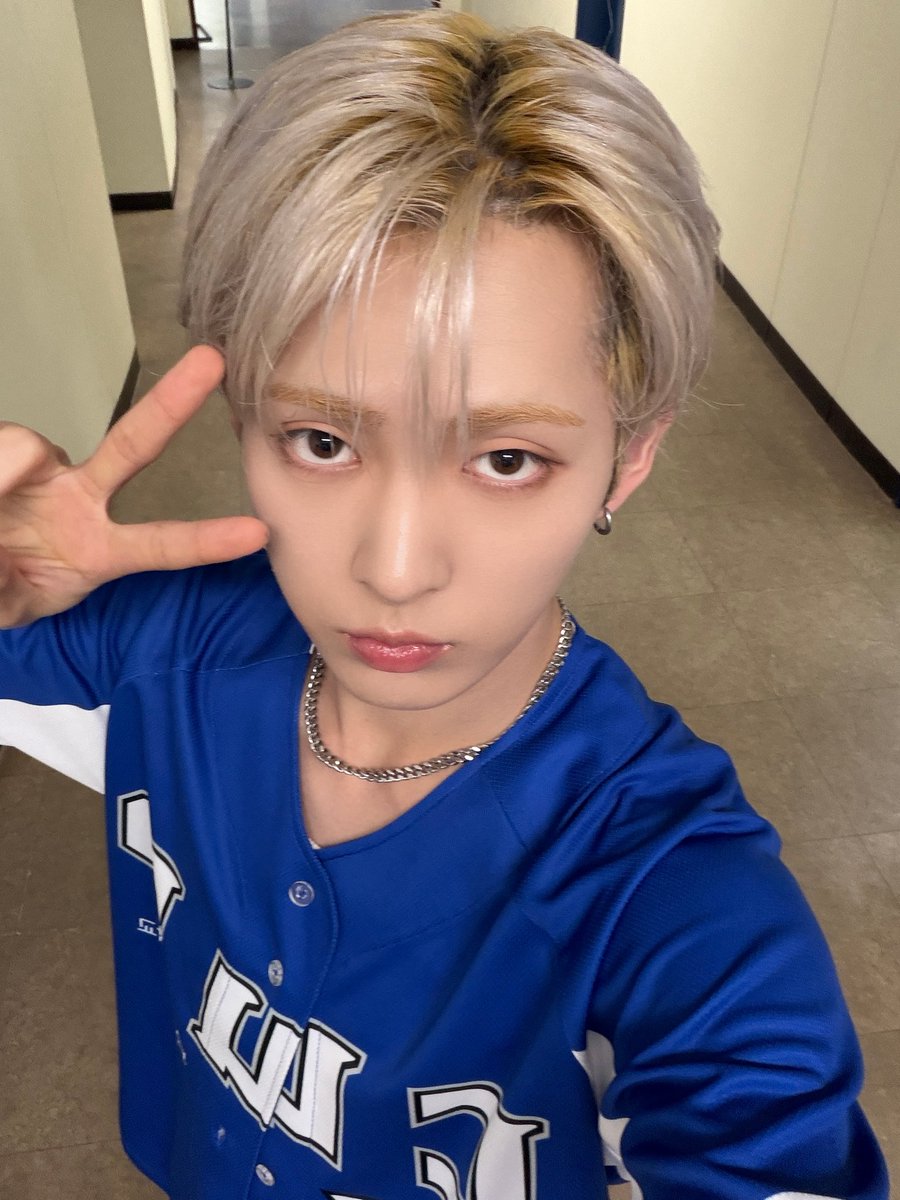 LUN8_members's tweet photo. [#타쿠마]
오늘 너무 재밌었어요 ㅎㅎ
부산가톨릭대학교 학생 여러분 꼭 다시 볼 수 있으면 좋겠네요오 💜

#루네이트 #LUN8 https://t.co/WAxxMKRQki