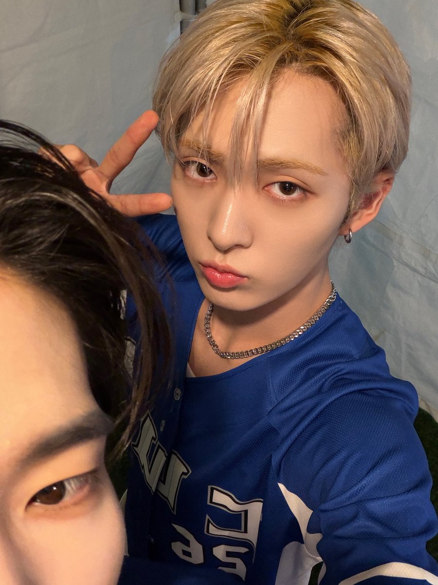 LUN8_members's tweet photo. [#타쿠마]
오늘 너무 재밌었어요 ㅎㅎ
부산가톨릭대학교 학생 여러분 꼭 다시 볼 수 있으면 좋겠네요오 💜

#루네이트 #LUN8 https://t.co/WAxxMKRQki