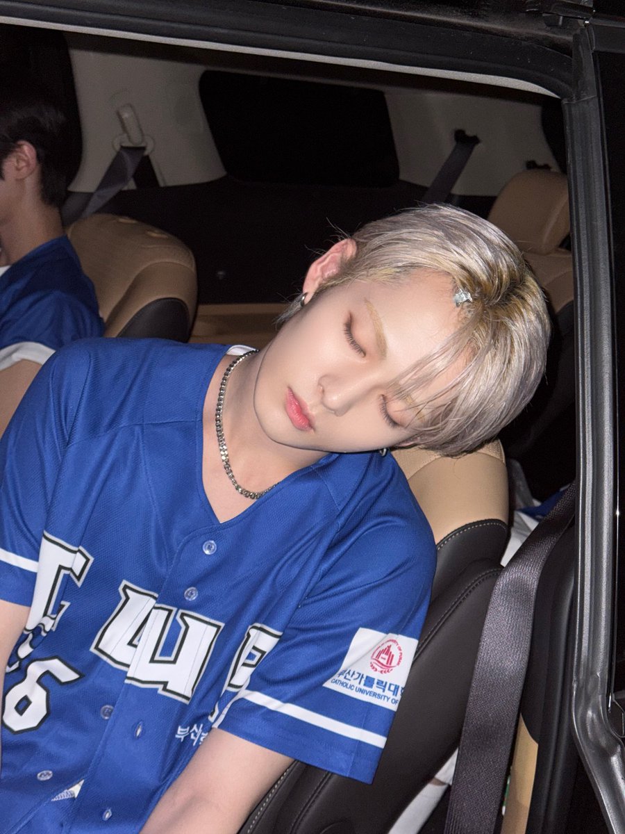 LUN8_members's tweet photo. [#타쿠마]
오늘 너무 재밌었어요 ㅎㅎ
부산가톨릭대학교 학생 여러분 꼭 다시 볼 수 있으면 좋겠네요오 💜

#루네이트 #LUN8 https://t.co/WAxxMKRQki