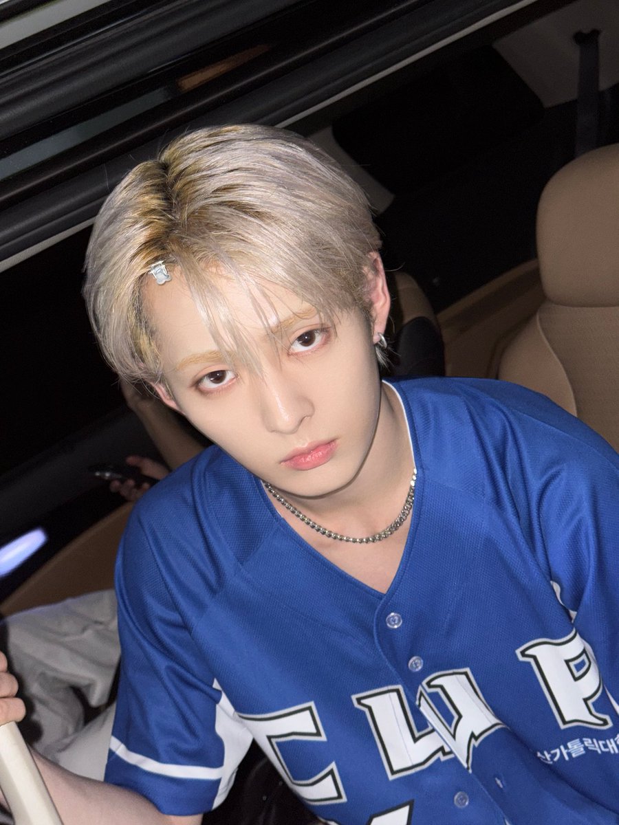 LUN8_members's tweet photo. [#타쿠마]
오늘 너무 재밌었어요 ㅎㅎ
부산가톨릭대학교 학생 여러분 꼭 다시 볼 수 있으면 좋겠네요오 💜

#루네이트 #LUN8 https://t.co/WAxxMKRQki
