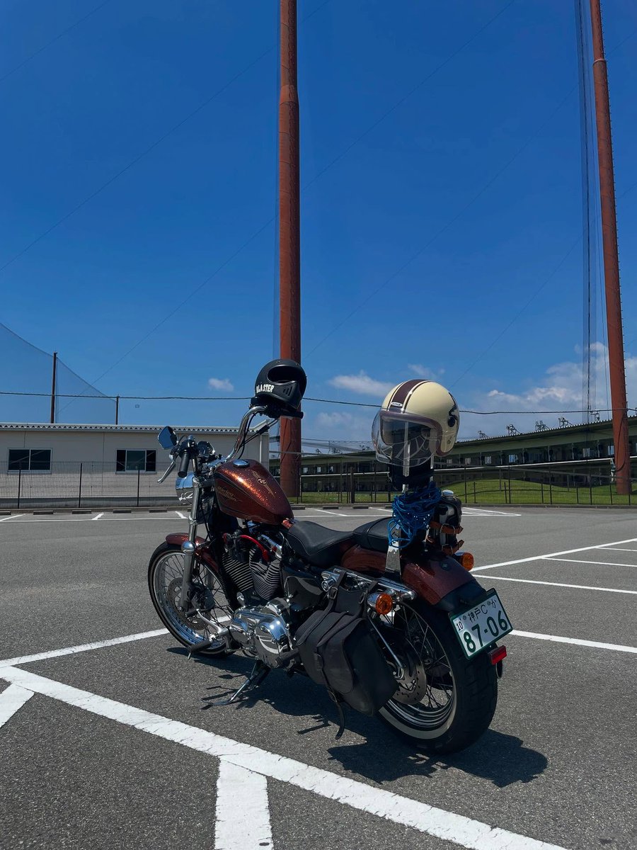 FarahCraftref's tweet photo. A quick crayfish fishing break during the ride. It was so hot, even the crayfish seemed exhausted. https://t.co/xhcscLaK3n