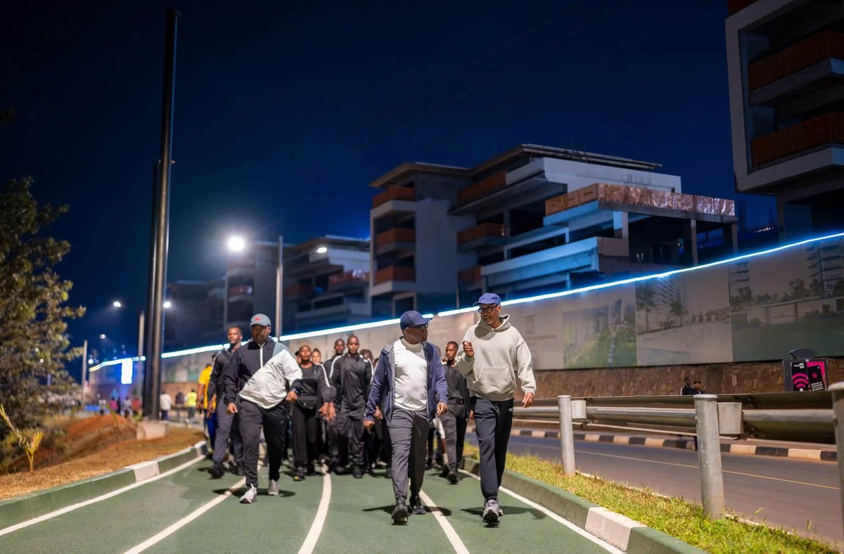 OleleSalvador's tweet photo. 🚨ICYMI🇷🇼🇧🇯🚶🏾: Last night, Rwanda’s President Paul Kagame and Benin’s President Romuald Wadagni joined Kigali residents for an evening walk along the Nyarutarama Green Carpet during Wadagni’s official visit.

The dedicated green corridor provides residents with space for walking, running and other outdoor activities, part of Kigali’s growing network of car-free exercise routes.

📷: Facebook/Paul Kagame

🦅🇬🇭