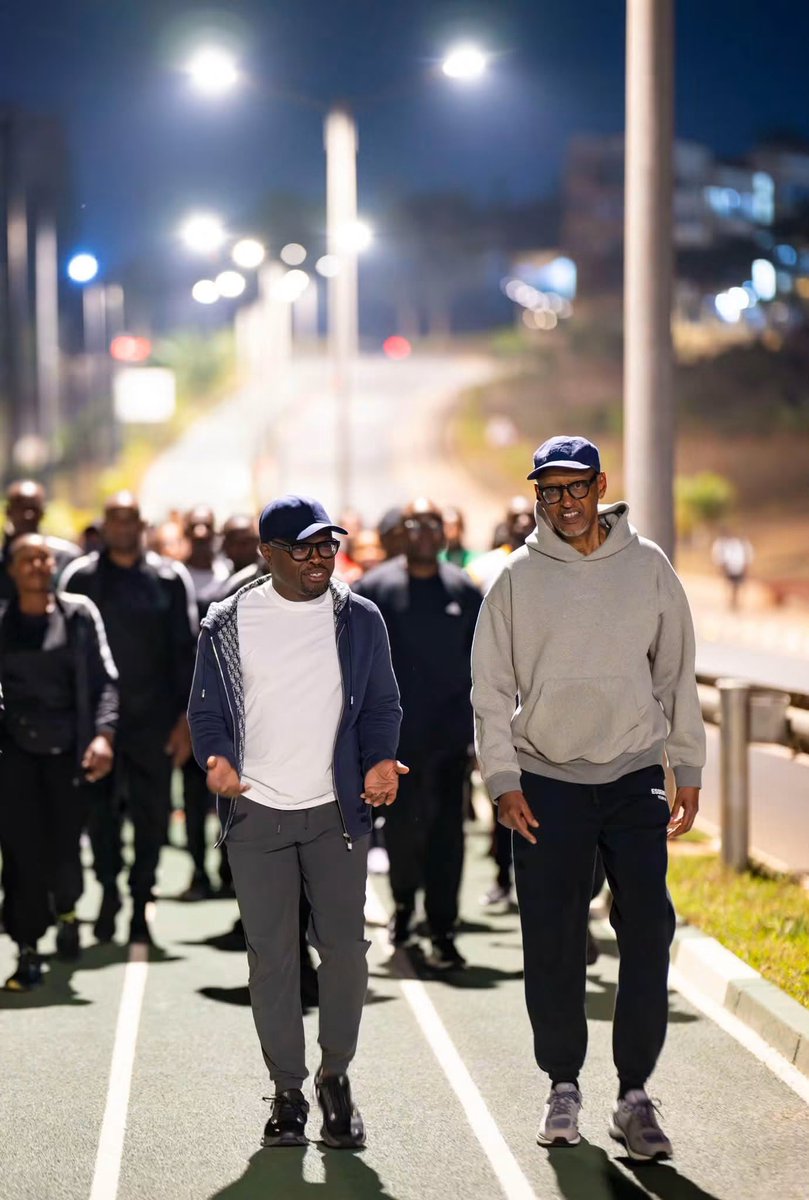 OleleSalvador's tweet photo. 🚨ICYMI🇷🇼🇧🇯🚶🏾: Last night, Rwanda’s President Paul Kagame and Benin’s President Romuald Wadagni joined Kigali residents for an evening walk along the Nyarutarama Green Carpet during Wadagni’s official visit.

The dedicated green corridor provides residents with space for walking, running and other outdoor activities, part of Kigali’s growing network of car-free exercise routes.

📷: Facebook/Paul Kagame

🦅🇬🇭