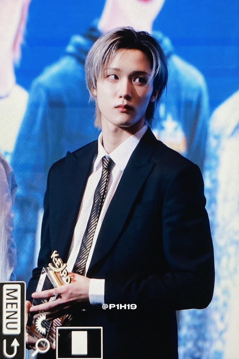 souIspiece's tweet photo. the day shota made me realise i have a thing for men in suits https://t.co/V1n8ZaAtin