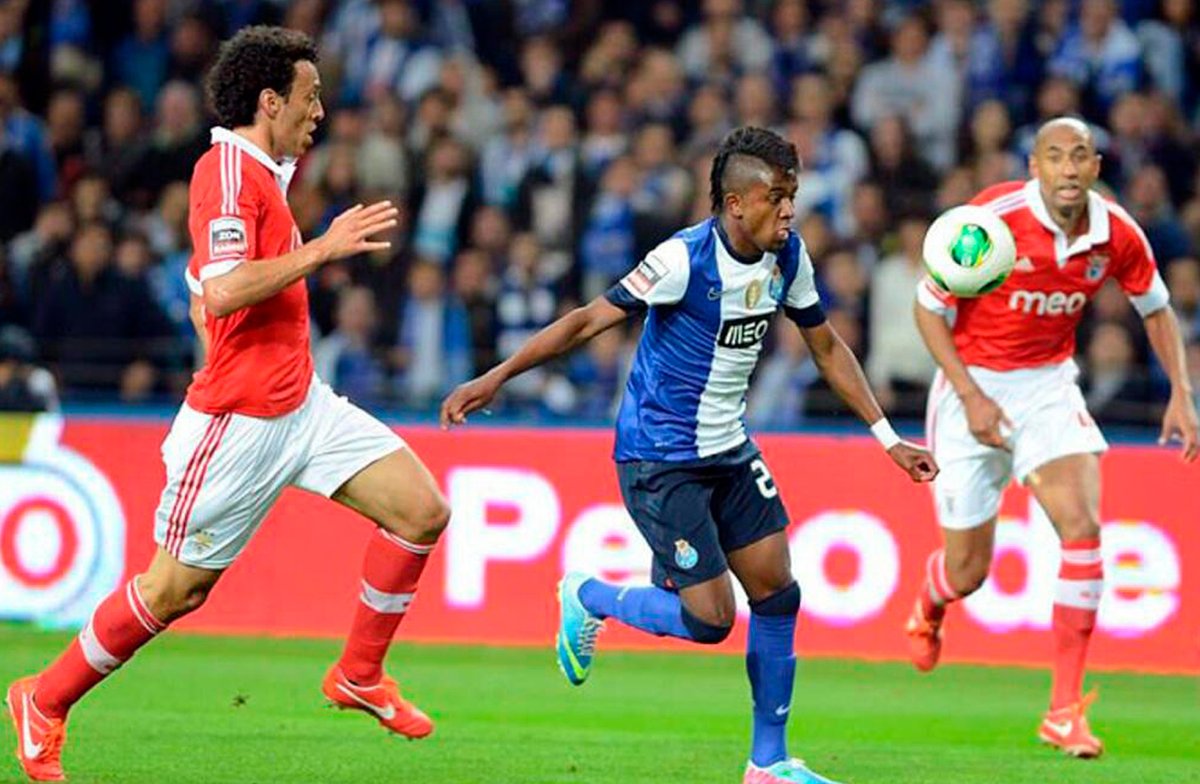 sardiogo's tweet photo. 𝐑𝐢𝐯𝐚𝐥𝐢𝐝𝐚𝐝𝐞, 𝐬𝐢𝐦. 𝐓𝐨𝐱𝐢𝐜𝐢𝐝𝐚𝐝𝐞, 𝐧𝐚̃𝐨!

No @FCPorto  a ambição de ganhar é inegociável. A rivalidade aumenta a vontade de vencer, mas a toxicidade retira o melhor que o Futebol nos pode dar!

Artigo em: https://t.co/GqE7zcV8Li https://t.co/b5mN5tP0gL