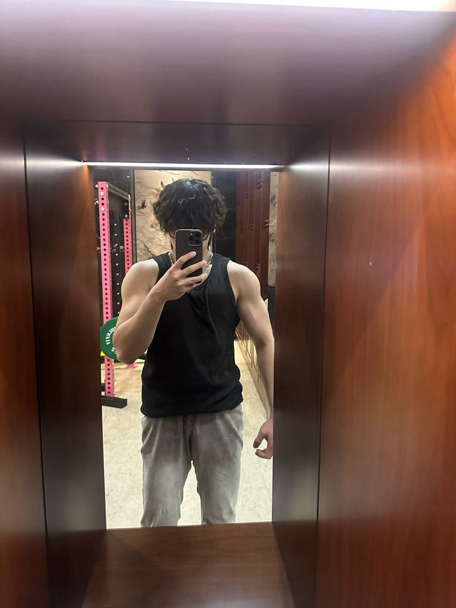kkovovov's tweet photo. 私我好么 #高壮男 #腹肌 #青年音 https://t.co/kWVPjad4N3