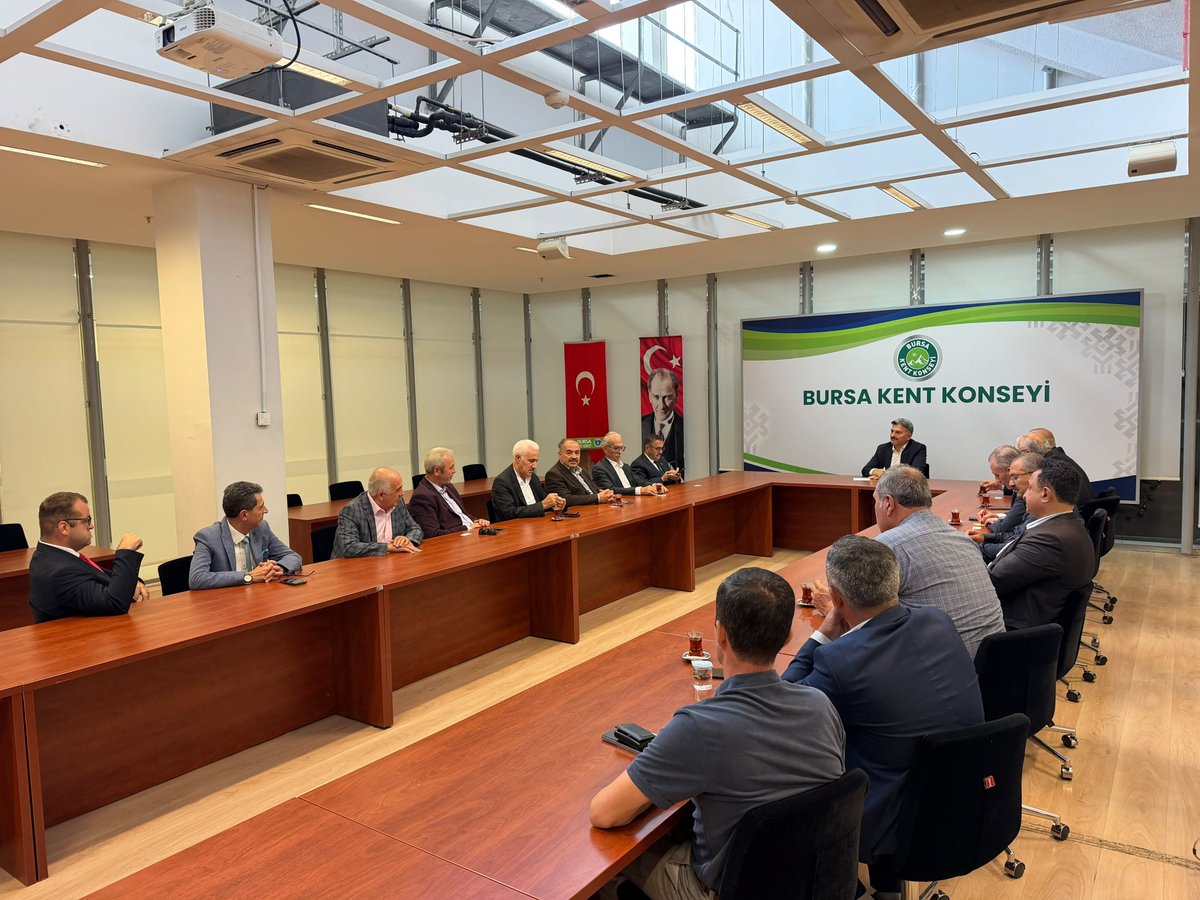 06SerkanYAMAN's tweet photo. BURSA İL DERNEKLERİ FEDERASYONU (BİLDEF) üye Dernek Başkanlarının Bursa Kent Konseyi Başkanı Orhan Samast' a hayırlı olsun ziyaretinde bulunduk ve Bursa ile ilgili istişare ettik. https://t.co/vqlIEWarqk