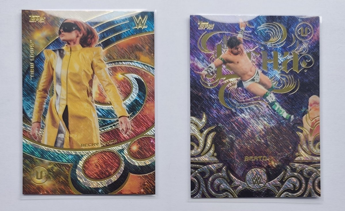 cocoshadowlol's tweet photo. Ouverture d'une Mega Topps Universe WWE , de très jolis inserts,avec Nikki Bella/5 ,Bron Breaker/199 et signature on card Bradshaw alias JBL😍 @Gylbret @Topps https://t.co/rK8Yr2gpgb
