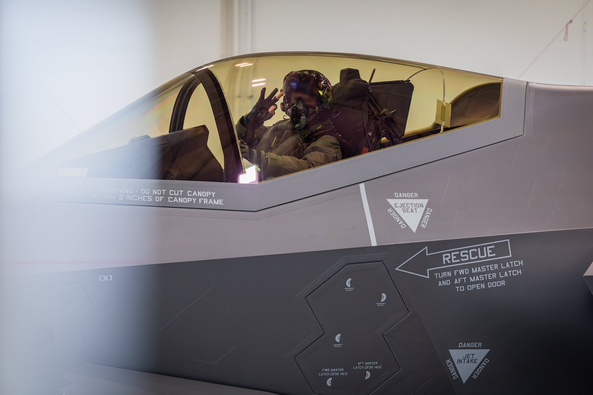 BeAirForce's tweet photo. A Belgian pilot flying a Norwegian F-35 maintained by Danish technicians, taking off alongside pilots from allied nations: this is no longer a theoretical scenario.
During Weapons Instructor Course, the F-35 community demonstrates true interoperability. 🤝 https://t.co/UIY4UtDGRM