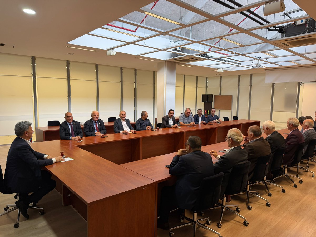 06SerkanYAMAN's tweet photo. BURSA İL DERNEKLERİ FEDERASYONU (BİLDEF) üye Dernek Başkanlarının Bursa Kent Konseyi Başkanı Orhan Samast' a hayırlı olsun ziyaretinde bulunduk ve Bursa ile ilgili istişare ettik. https://t.co/vqlIEWarqk