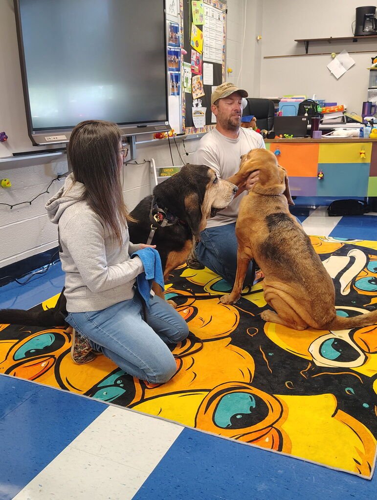 SESDRAMS's tweet photo. First tracks made a special visit to a Fawn Area Elementary classroom! First tracks is a husband-and-wife team that have trained their dogs to be search and rescue dogs. They volunteer to help local search and rescue teams and law enforcement teams to find missing people. https://t.co/E42Gpue599