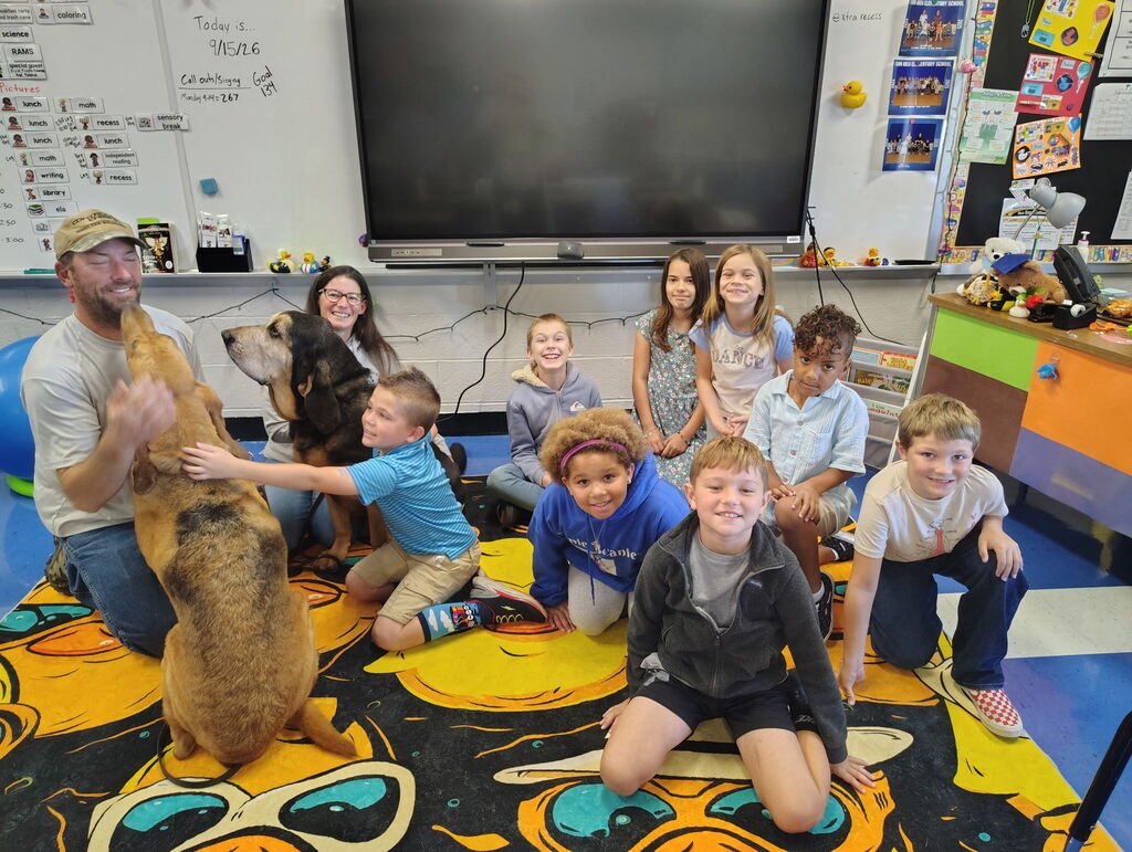 SESDRAMS's tweet photo. First tracks made a special visit to a Fawn Area Elementary classroom! First tracks is a husband-and-wife team that have trained their dogs to be search and rescue dogs. They volunteer to help local search and rescue teams and law enforcement teams to find missing people. https://t.co/E42Gpue599