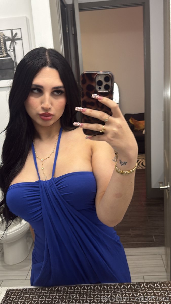 PrettyTsBaddies's tweet photo. She texts this from the bathroom mid-date.
You thought she was just a pretty girl in a blue dress.

Now you know she’s packing.
Still finishing dinner… or dragging her into that stall? Be honest 👇

#BlindDate #BathroomText #TransReveal #BlueDress #TransNSFW #HypnoticTrans #BrunetteBeauty  #StraightFantasy #MarriedMen