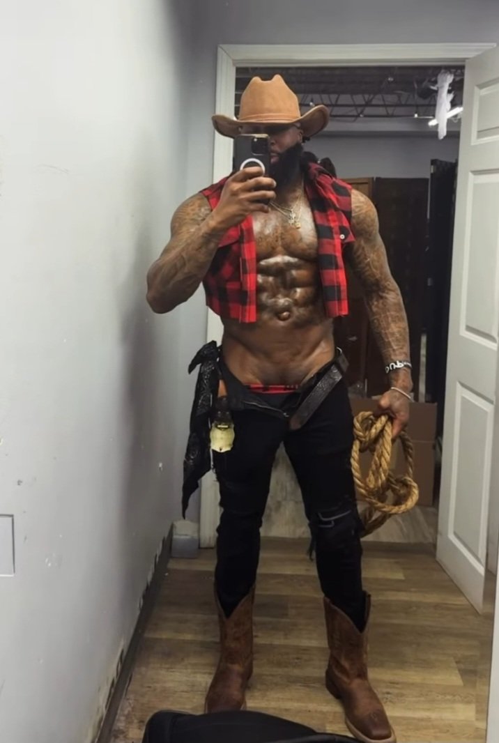 Maleeyecan53414's tweet photo. I β€οΈ male strippers
#blackmalestippers #strippers #sexyblackmen #fineblackmen #damnhefine #beautifulmen #menwithtatoos #menofcolor #BIGOLIVE #bigrecap #darkskinblackmen #BBC #ALPHAMEN #blkkings #blackkingz #kingzrus #urdashit https://t.co/ZJoZaEu4JG