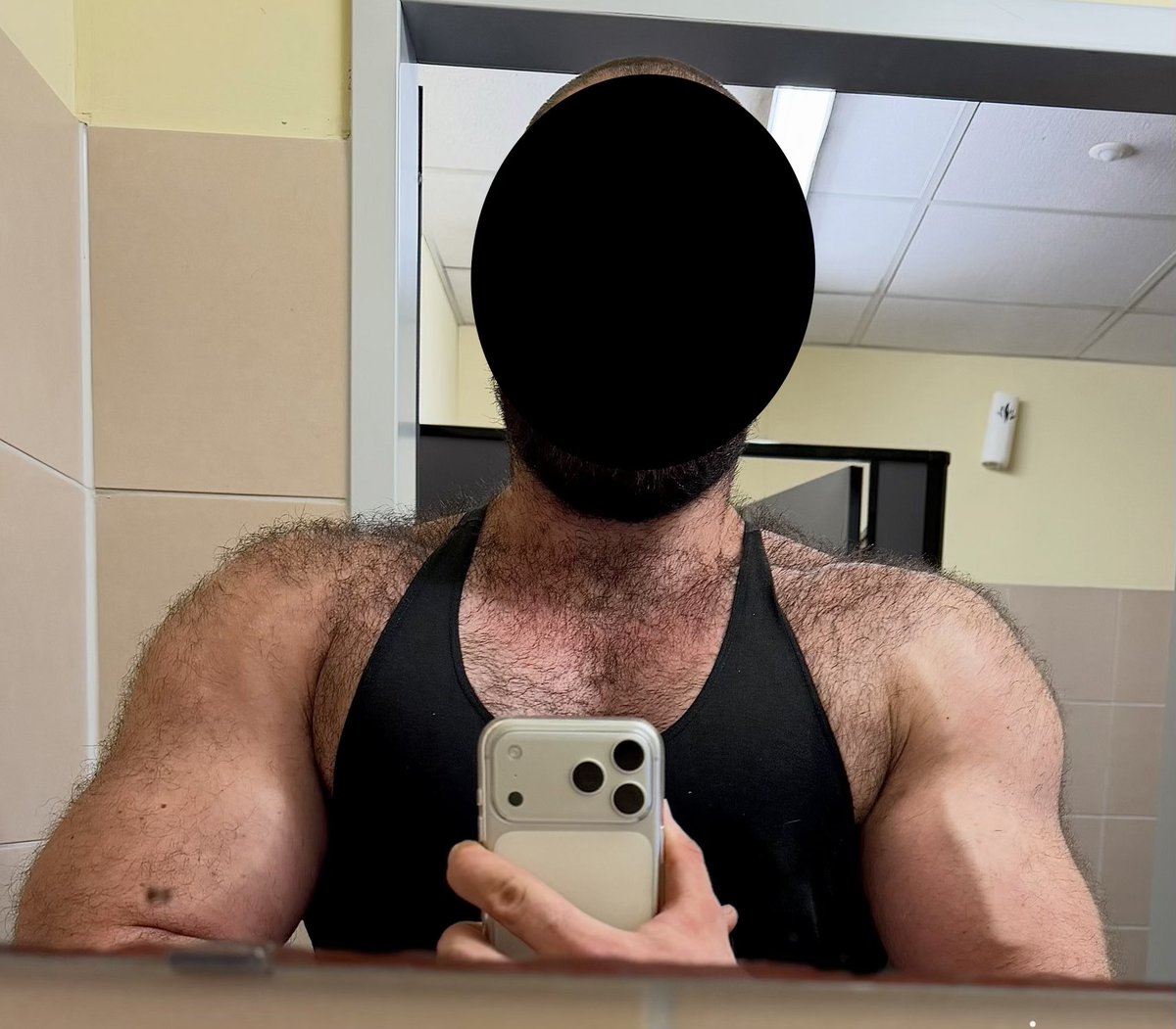 kinksbear's tweet photo. Sweating. Pumping. Growing. https://t.co/nvUFT2RMhR
