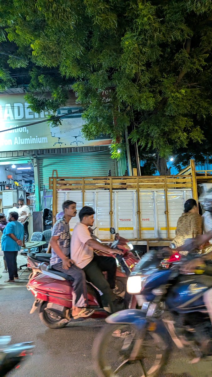 nastturace's tweet photo. Again started: The entire stretch from Ramapuram Arasa Maram to the end of the road is heavily affected by encroachments. Many furniture, vessel, and other shops occupy the both roadside and use the road itself for loading and unloading goods.
Location: https://t.co/wwypR91nA5 https://t.co/kwamyly4PQ