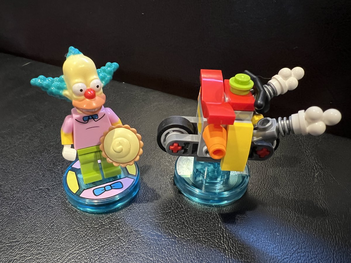 TeriE's tweet photo. CUTE Lego Dimensions #KrustytheClown with Pie and Clown Bike #TheSimpsons Fun Pack 71227
https://t.co/e1yby7NRtD
#lego #legosets #minifigs #legominifigs #legosimpsons #krustyclownbike #simpsoncharacters #legodimensions #legofunpack #legobricks #legocollectibles #collectibletoys https://t.co/WhX9YbNRvT