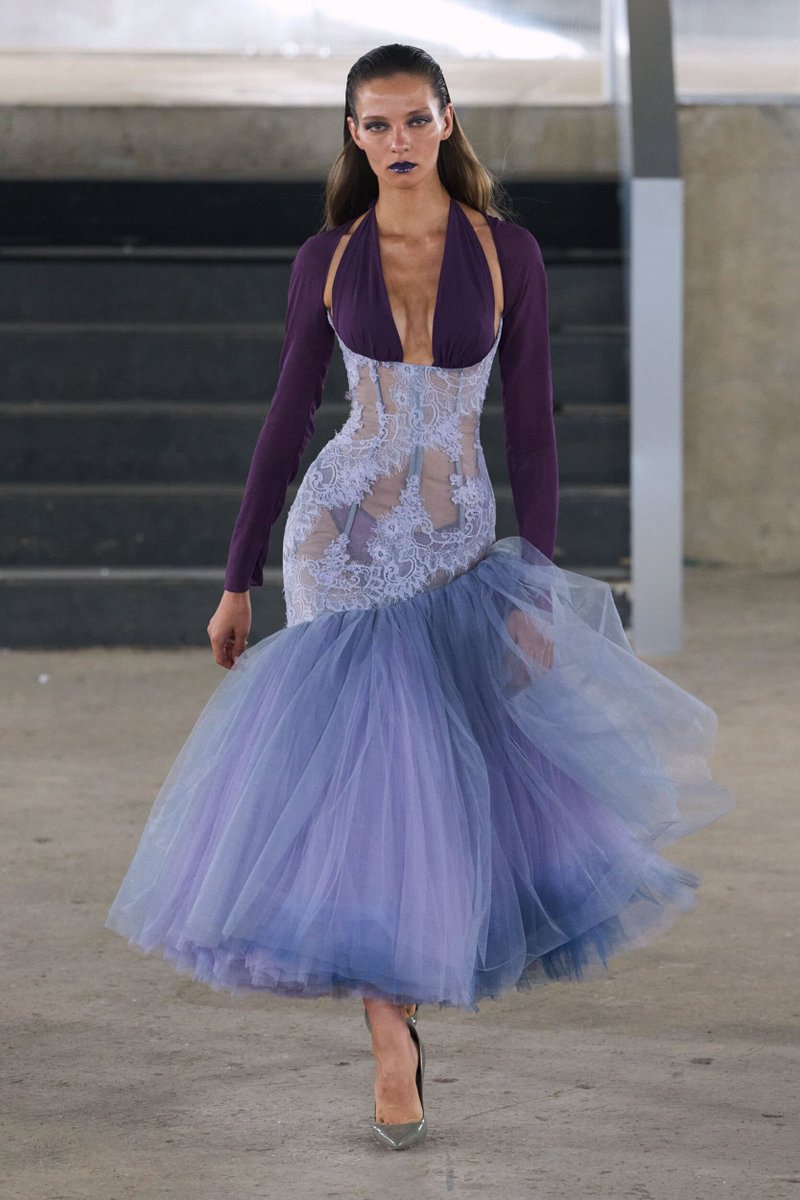 LaModeUnknown's tweet photo. The collection I've been waiting for THE MOST: ✨️Agro Studio✨️ Spring/Summer 2027 — discussing ALL the looks in a thread.🪡🧵

PS: corsetry as architectural spine, lingerie-adjacent garments and buoyant tulle https://t.co/9Dv7CdPGUF