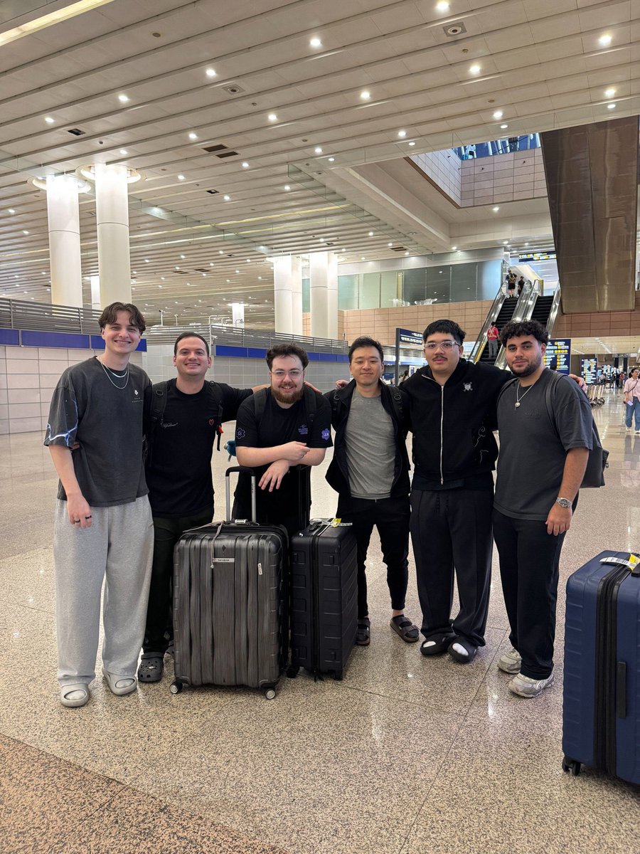 G2esportsJP's tweet photo. みんなおれたちが来たよ...🇨🇳🛬 https://t.co/62Q6Ds1CNR