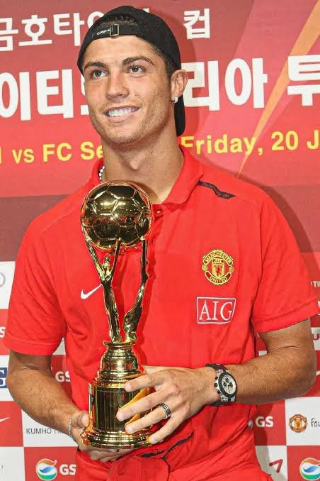 NoodleHairCR7's tweet photo. 🚨 11 more trophies have been officially added to Ronaldo's tally 

4 AUDI CUP
3 International Champions Cup
4 Bernabeu Campeones Cup

The official count is 52 now 🙌🐐 https://t.co/KWuWjIaQGa