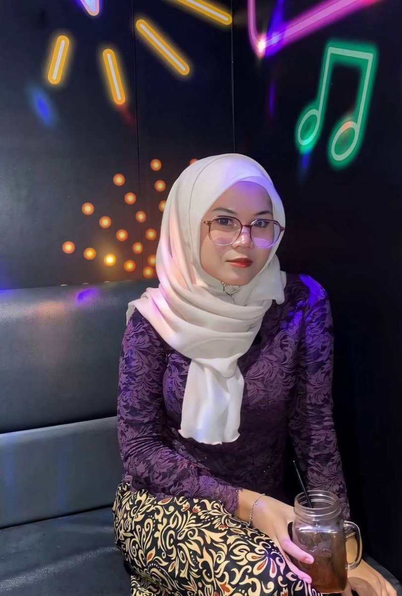 ciknabelaa2's tweet photo. Kebaya unggu ramai malay Kat bio 😍 
#awektudung #awekcun #fypmalaysia #malaysiagrils https://t.co/D63Dox4Yd4