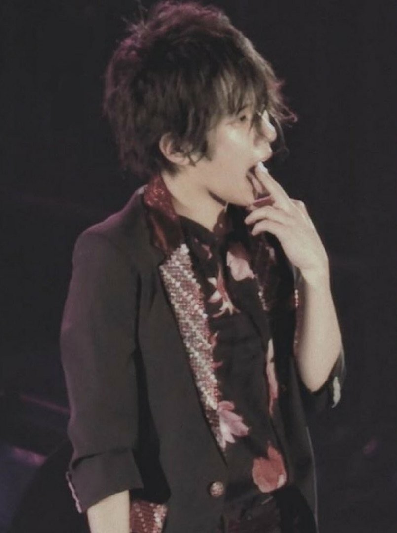 1do_nh's tweet photo. 2008辺りの二宮和也は一緒に死にたい系アイドル1位 ダウナーお兄さん https://t.co/kcLTF0vnKd