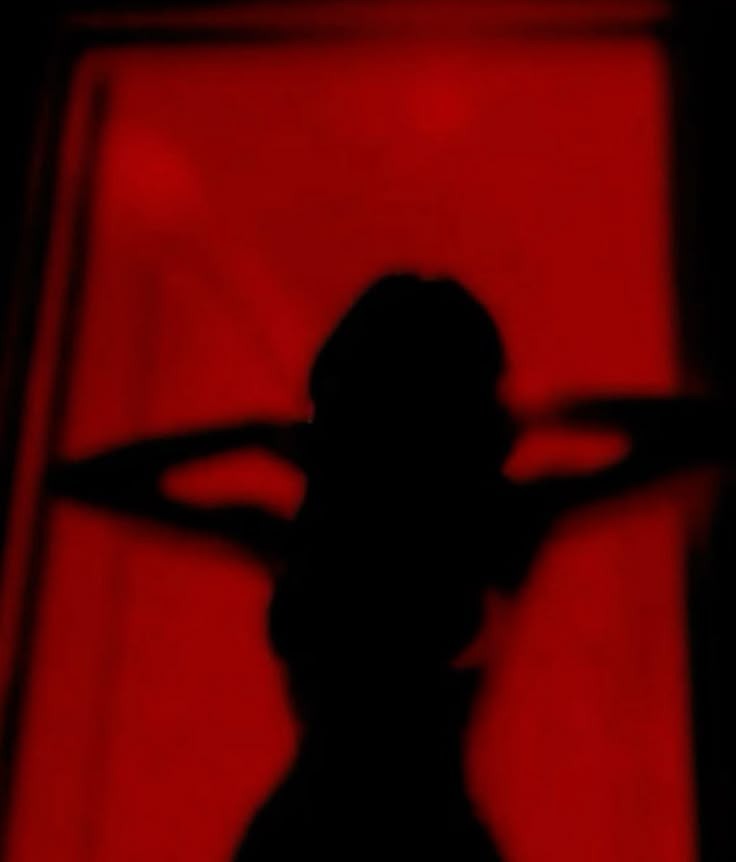 LarryPerezykn's tweet photo. what are you tweeting? #theresafreakingghostafterus?! https://t.co/NdTju08bOw