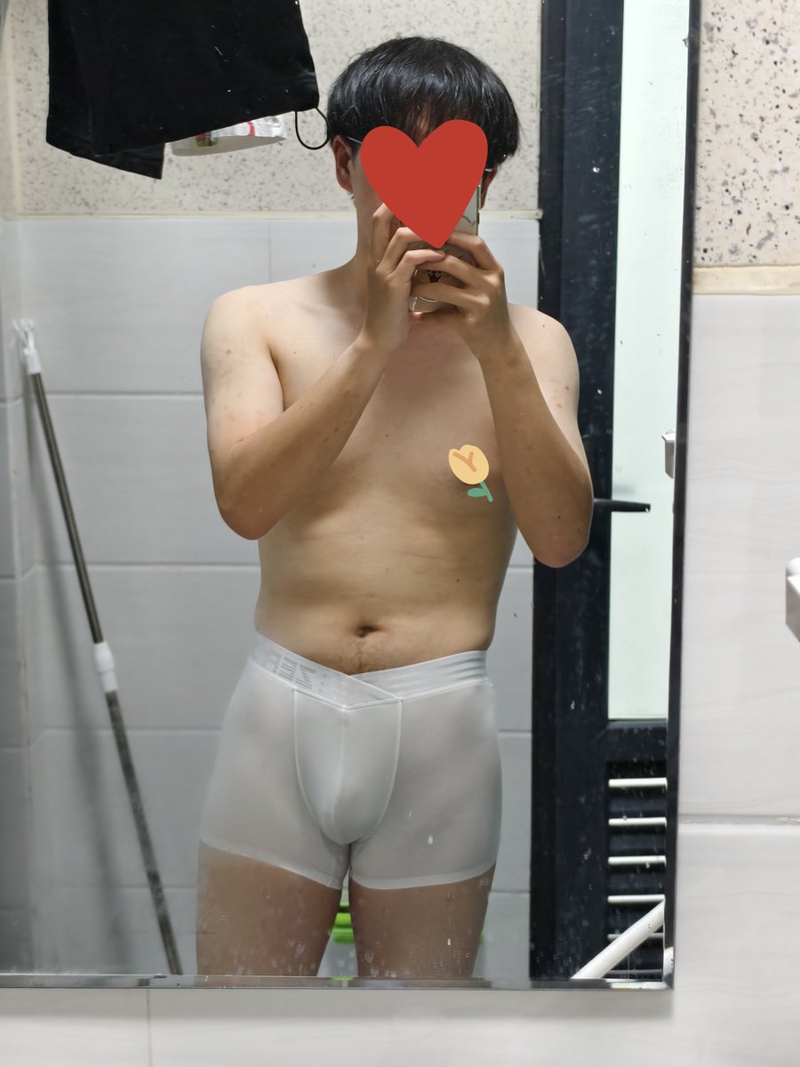 cyzhen666a's tweet photo. ⚠️⚠️NSEW⚠️⚠️
⚠️⚠️NSFW⚠️⚠️
⚠️⚠️NSFW⚠️⚠️

新买的内裤的白色款…感觉好诱人……🥵🥵
忍不住在阳台对着镜子拍了几张🥵

可能因为晚上吃了夜宵吧…肚子上的肉好明显…😭😭 https://t.co/1yncKHuKcw