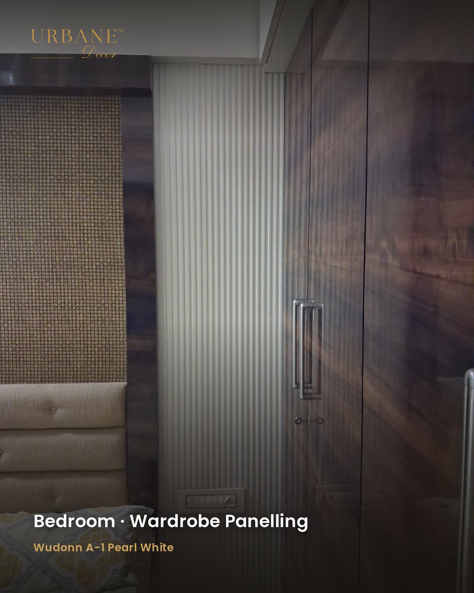 UrbaneDecor24's tweet photo. Two tones, one wall.

New install — Wudonn A-1 Pearl White framed in A-2 Charcoal Slate on the living-room feature wall, with Pearl White fluting on the bedroom wardrobe. Depth and warmth, without darkening the room.

#Wudonn #FlutedPanels #InteriorDesign #UrbaneDecor https://t.co/dOH84MLybP