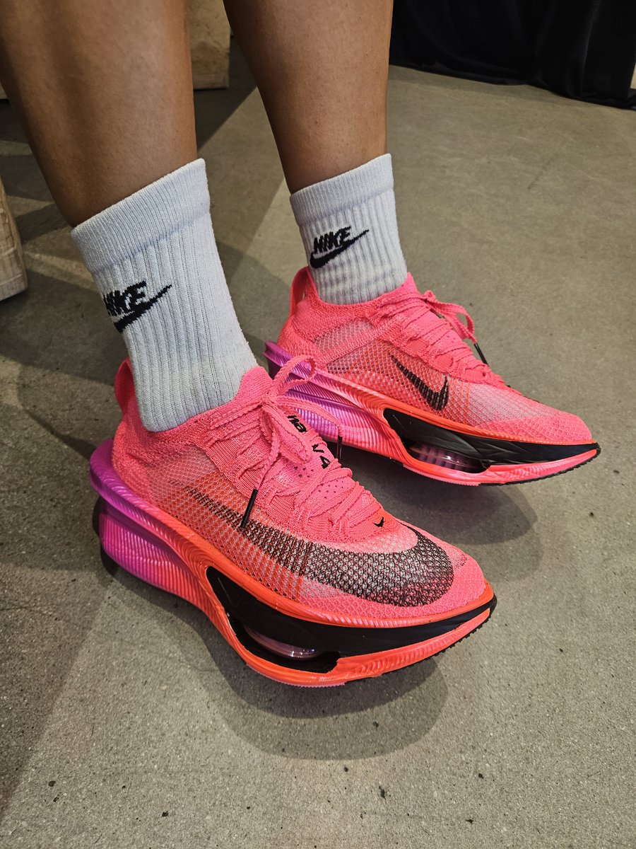 LoisSakany's tweet photo. Nike's new Alpha Fly 4 ($280) on foot, it was surprise launched today and sold out in minutes. Rules require a new shoe be available to the public prior to an event, so Nike launched it today in time for its athletes to wear it during the Berlin marathon https://t.co/BZ7pUvNKaE