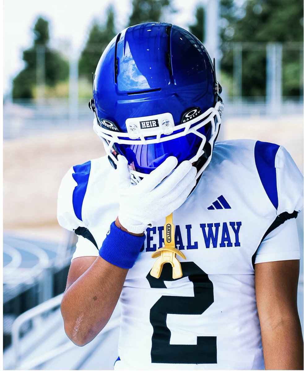 DashJones2_'s tweet photo. GAME DAY‼️😤 

•Shadowing the team’s #1 WR all game📦
•Starting Varsity Cornerback. 

⏰7:00p 
🆚 Auburn Memorial Stadium
📍@ Auburn Mountain View HS

#DashJones 
#DashIsland 🌴🔐 
#DashMoney 💰 
#HeirFootball 👑
#FWFB 🦅 https://t.co/0o5ocBtzJu