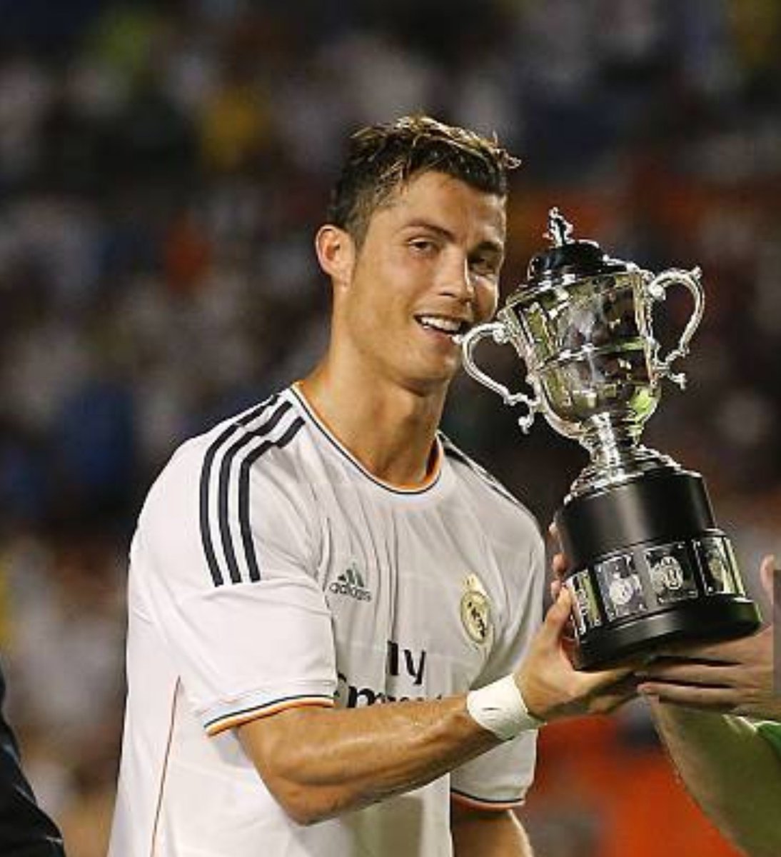 NoodleHairCR7's tweet photo. 🚨 11 more trophies have been officially added to Ronaldo's tally 

4 AUDI CUP
3 International Champions Cup
4 Bernabeu Campeones Cup

The official count is 52 now 🙌🐐 https://t.co/KWuWjIaQGa