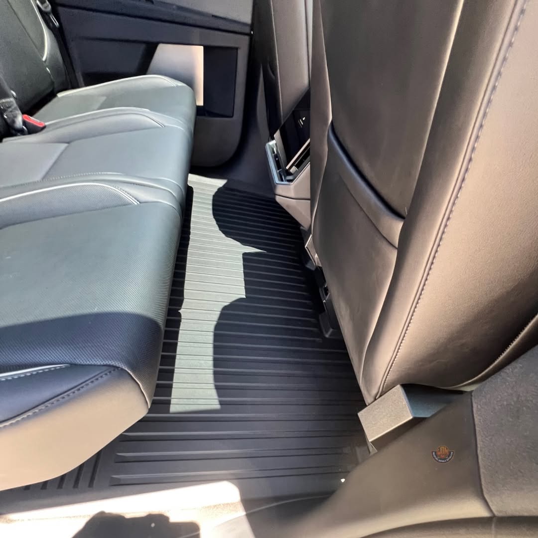 CletaLiburxg's tweet photo. Our client’s Tesla Cybertruck looks amazing after our Extreme Detailing service. Swipe through the photos to see the results. Ready to transform your ride? Call, text, or book online. Experienced, fully equipped, mobile, insured, and professional. https://t.co/tdFu7DnZU6