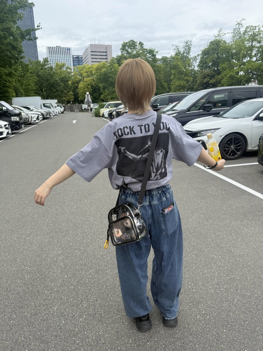 5x9_45ym's tweet photo. グッズ買って抱きしめてたら
先買って待ってくれてた姪と
すれ違った𝘀𝘁𝘂𝗳𝗳 の方にﾌｯと笑われた
嬉しくて赤子のようにしすぎた👶🏻🖤

一生添い遂げよ🫠だいすき
#ROCK_TO_YOU

2026.05.06 https://t.co/3EtZNod7xX