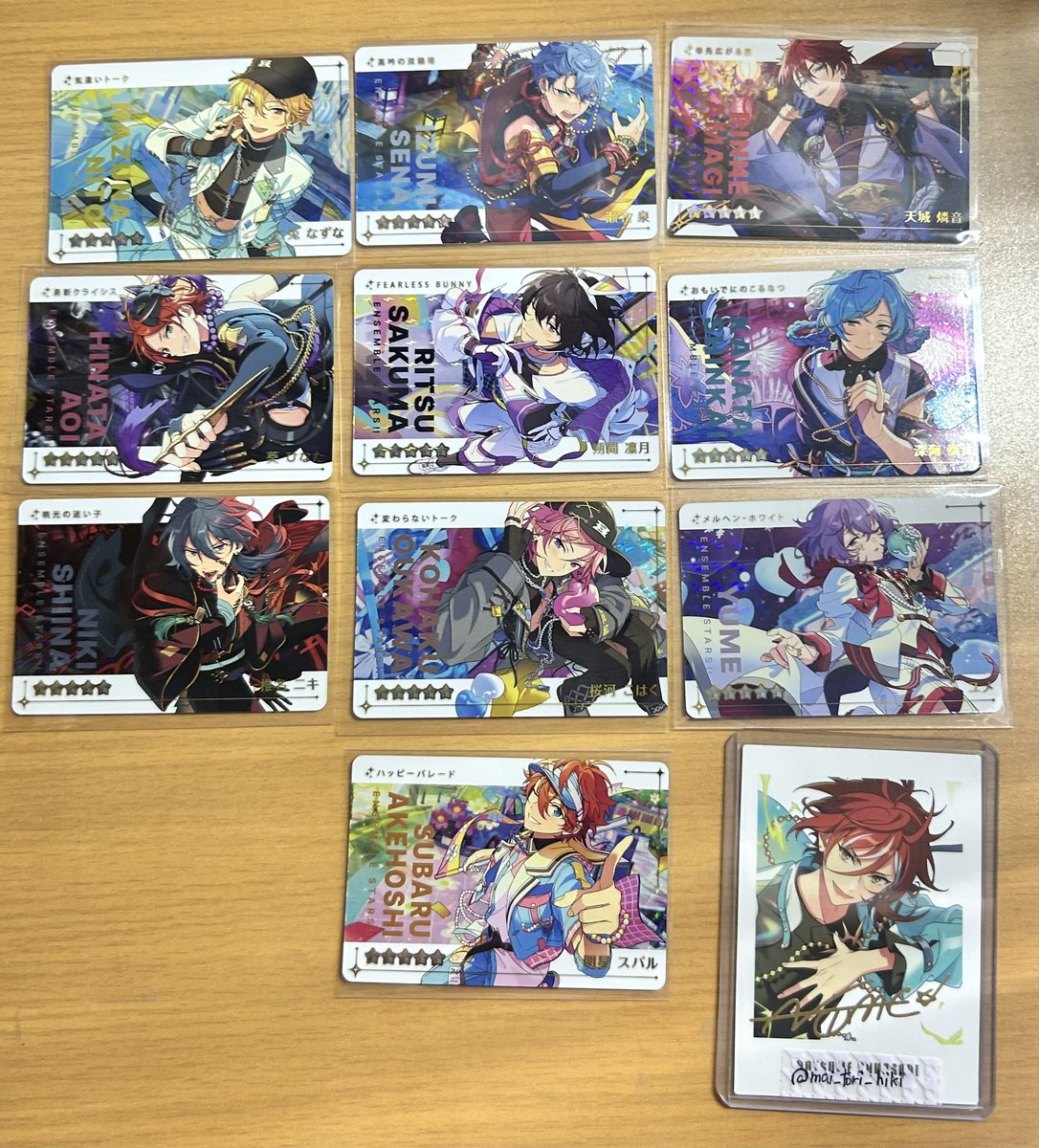mai_tori_hiki's tweet photo. 交換 あんスタ カードダス vol.1 vol.2

【譲】
R:なずな 泉 燐音 ひなた 凛月 奏汰 ニキ こはく ユメ スバル
N:真 真緒 薫 零 晃��� 一彩 カンナ 渉 英智 桃李 鉄虎 千秋 翠 ひなた ゆうた なずな 創 友也 こはく ニキ HiMERU 燐音 レオ 嵐 泉 司 凛月 斑 舞珠 望見

【求】
R:夏目
N:夏目 チトセ

↓ https://t.co/HAAsLcOXMS