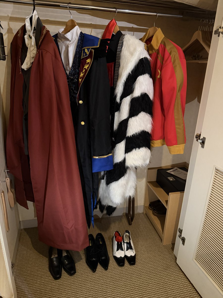 re_7petalo's tweet photo. 職員会議で酒盛りなう
#Dハロ仮装2026 
#Dハロツイステ https://t.co/sFgfoLXr7Q