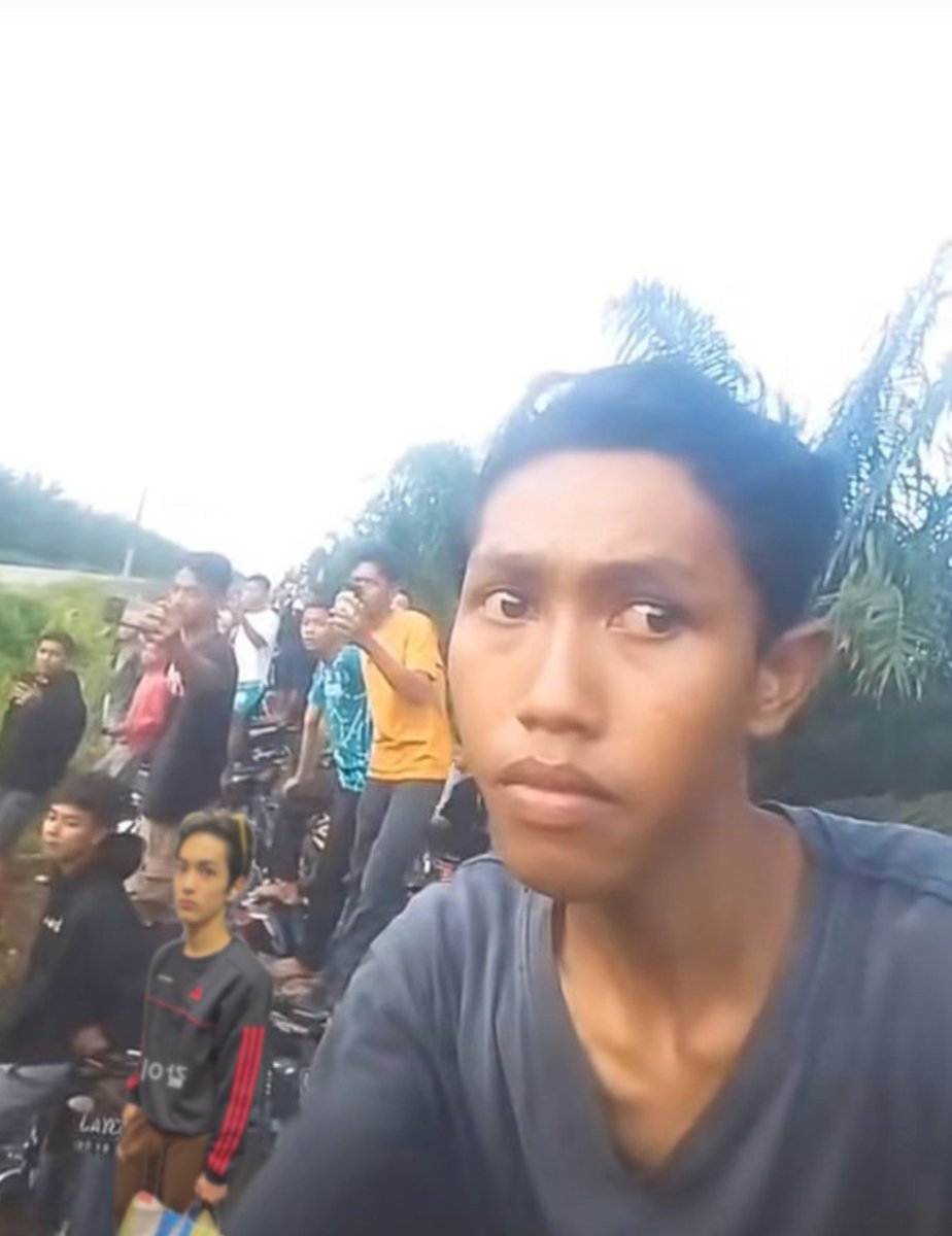 klistarryzaa_'s tweet photo. dd nonton bareng tongkrongan nya dlu guys https://t.co/9xm4n8Yo79