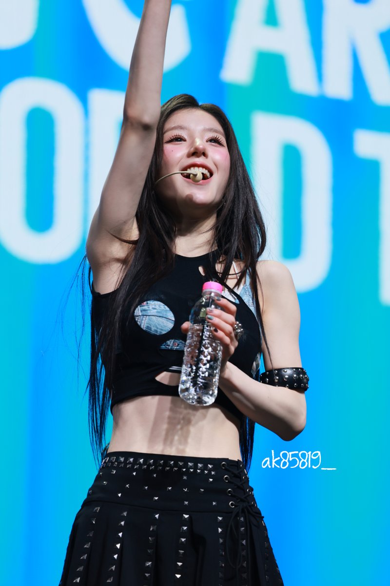 ak85819_'s tweet photo. 260906
Art of BLUE BLOOD in Seoul Day 2
#ARTMS #아르테미스 #희진 #Heejin https://t.co/bt3I7NavKK