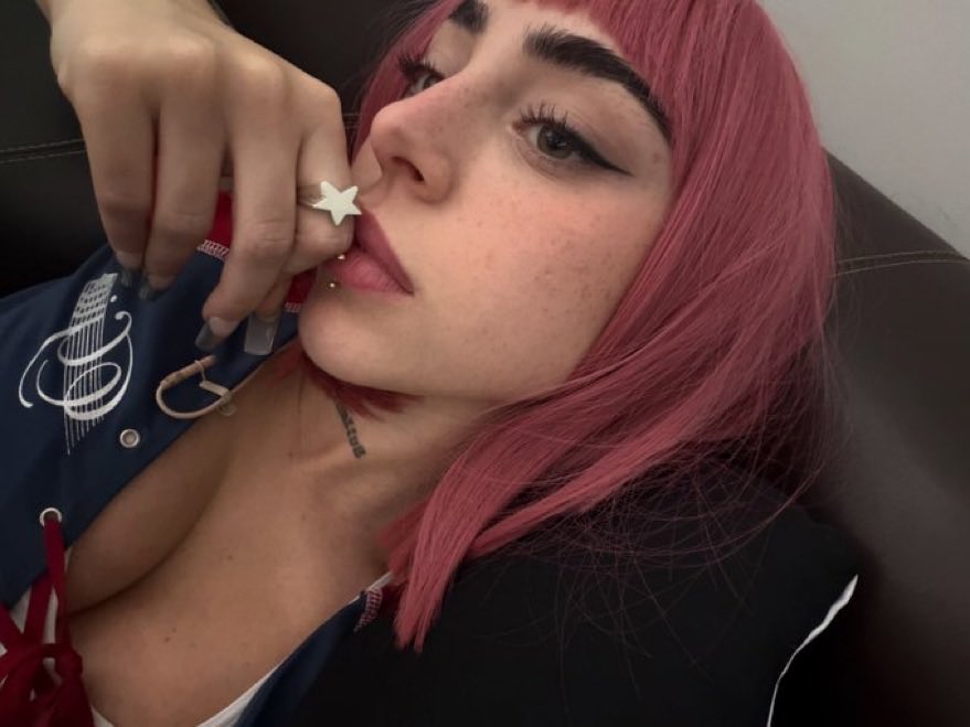 itolerateshit's tweet photo. PRETTY IN PINK https://t.co/zZekZzYdtG