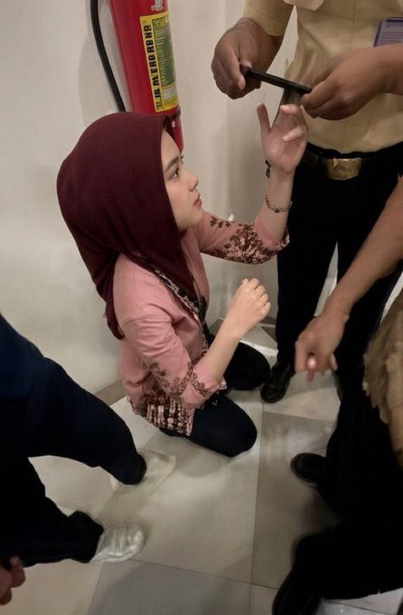 nghnapaydn's tweet photo. bu guru digilir rame2 sama murid dikelas

https://t.co/jlCWWOqNuK

https://t.co/9UNFULXQLb

https://t.co/E4YGG3f9eY

https://t.co/LFO3EjVjIB

jihoon yejun maudy ayunda terbaru cyntra termmax BIGBANG Coffe Malam Jumat Viral https://t.co/x6ZRwrQvR3