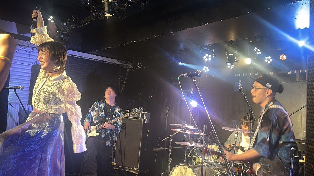 kanae_sc's tweet photo. KONSOME+主催
Just funny gig vol.15ストロボサイダー出演させていただきました！
コラボはnoisebusterを全員ステージで！✨
他の演者さんも素敵な人ばかりでめーっちゃ楽しかったです！さすがジャスファニ！🥰
やっぱりステージから見る景色は綺麗だなー！！🙌
元気出た🔥ありがとうございました！！ https://t.co/52FUdPXMfr