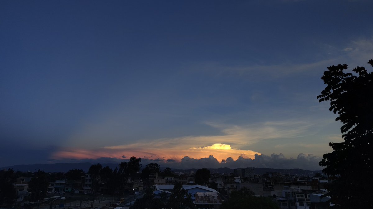sj_dianaa's tweet photo. No hace falta preguntar qué tiene el cielo que inspira paz....! https://t.co/1fvoUv3vof
