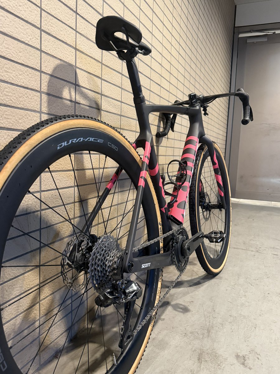 Dovemakkun2's tweet photo. Addict RC Gravelのシクロクロス仕様!
チューブラーホイールデビュー!
今年でシクロクロス2シーズン目だけど、早くME1上がるぞ〜〜!
#scott
#ajocc
#シクロクロス https://t.co/Zy8XRIayCt