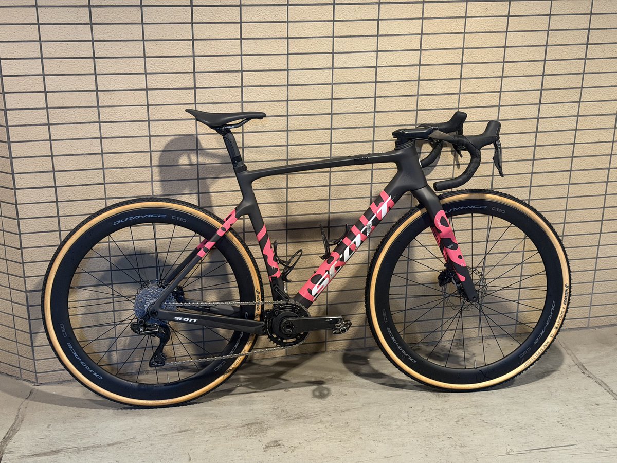 Dovemakkun2's tweet photo. Addict RC Gravelのシクロクロス仕様!
チューブラーホイールデビュー!
今年でシクロクロス2シーズン目だけど、早くME1上がるぞ〜〜!
#scott
#ajocc
#シクロクロス https://t.co/Zy8XRIayCt